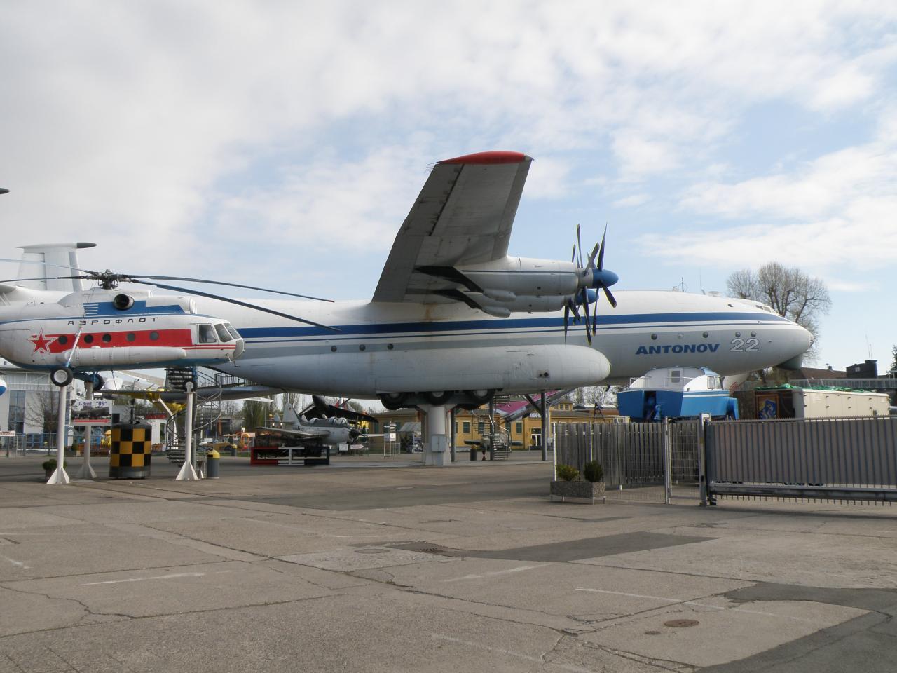 Antonov AN-22